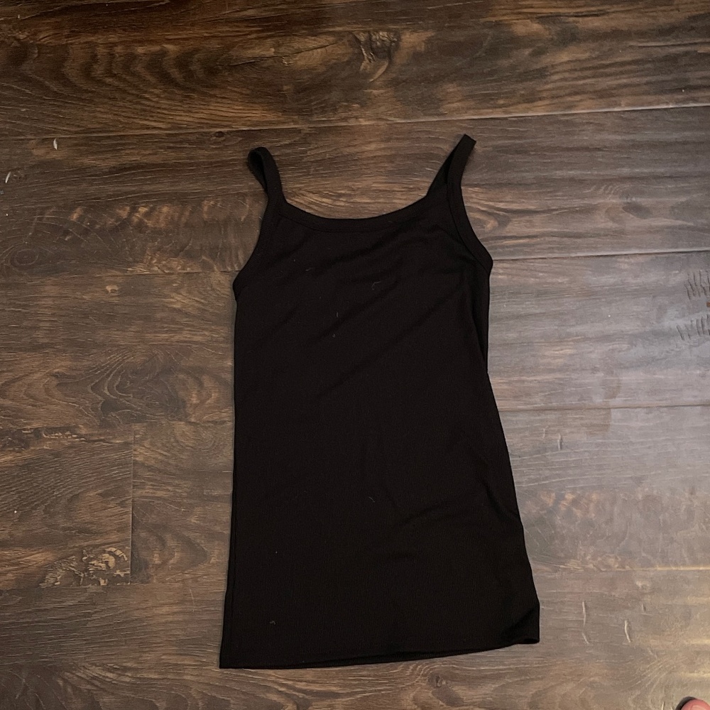 women’s rib knit tank top size XS in the color black
